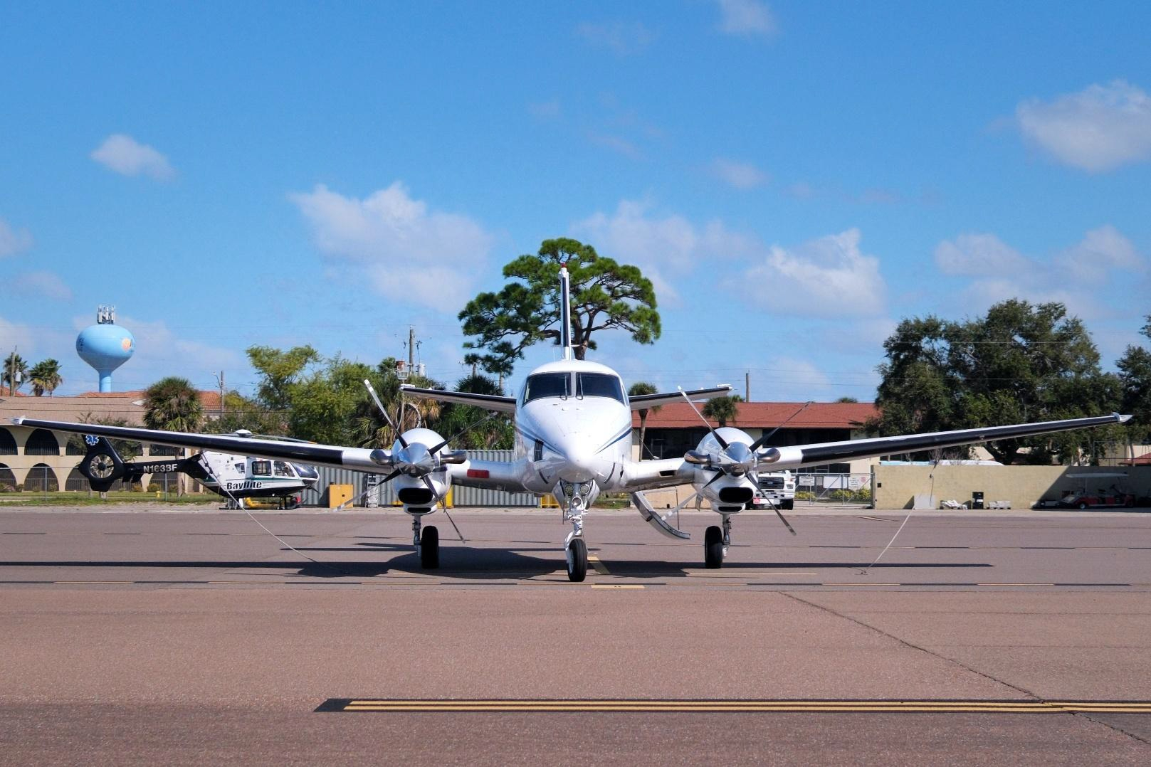 BEECHCRAFT KING AIR E90 photo 2