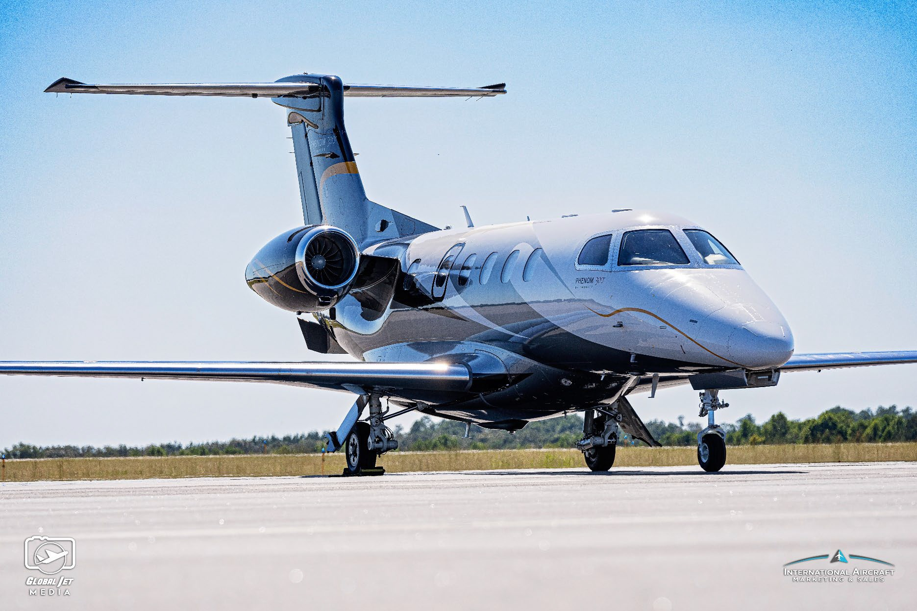 EMBRAER PHENOM 300
