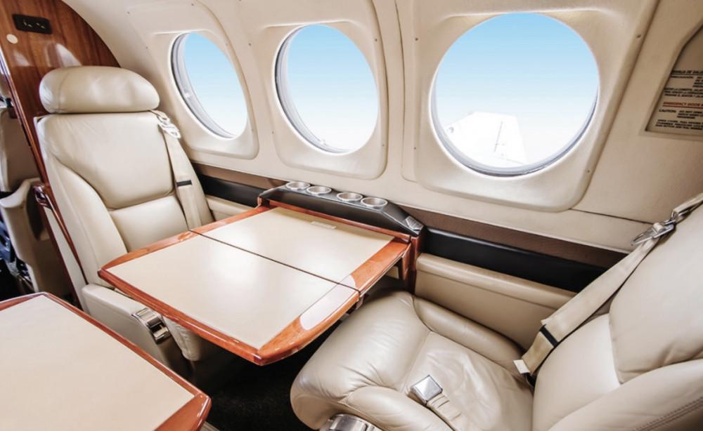BEECHCRAFT KING AIR C90B photo 3