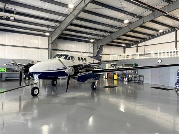 BEECHCRAFT KING AIR C90 photo 2