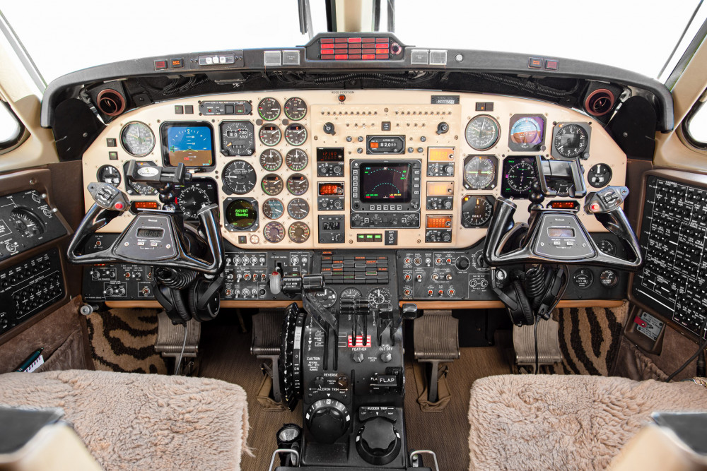 BEECHCRAFT KING AIR 350 photo 2