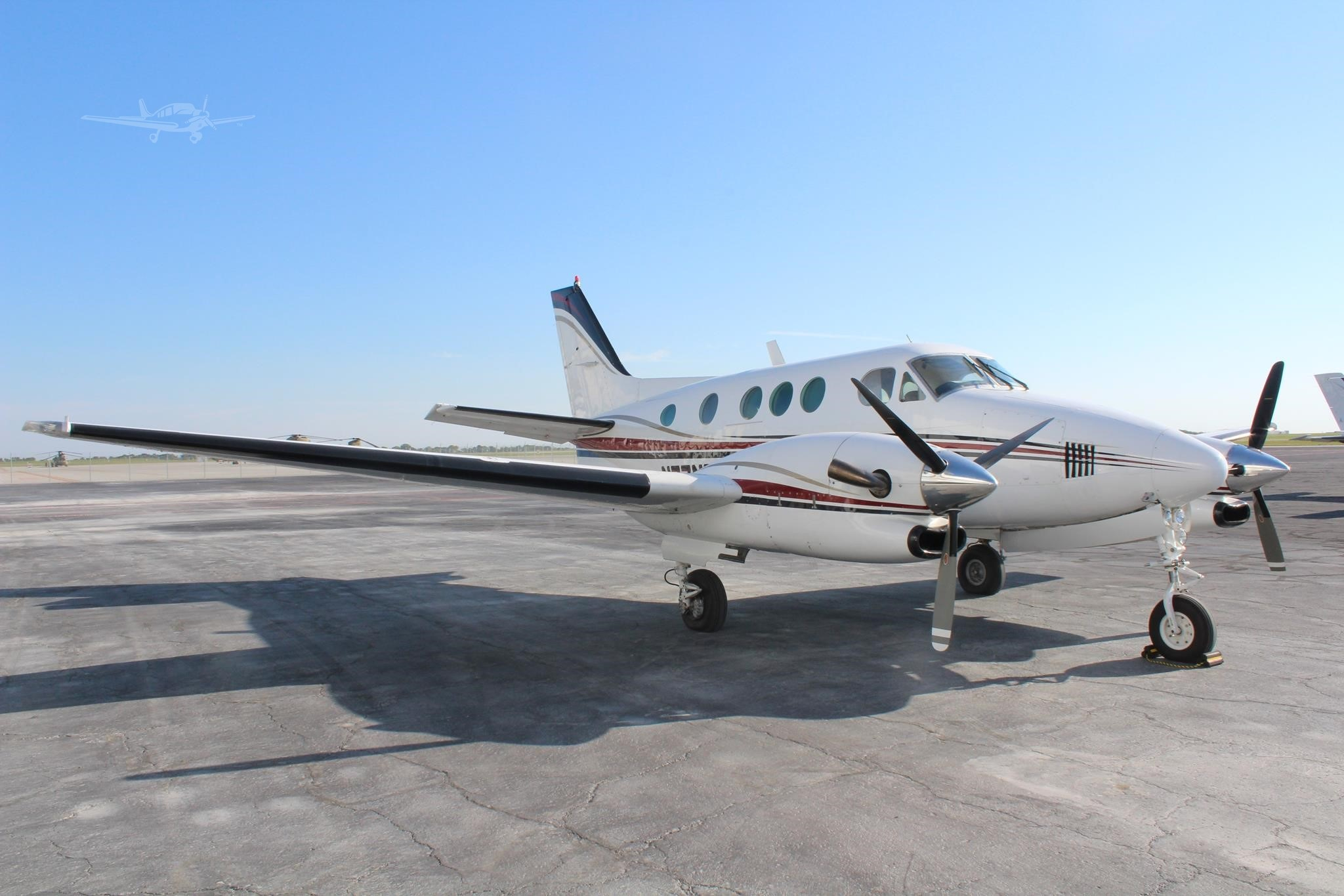 BEECHCRAFT KING AIR C90 photo 2