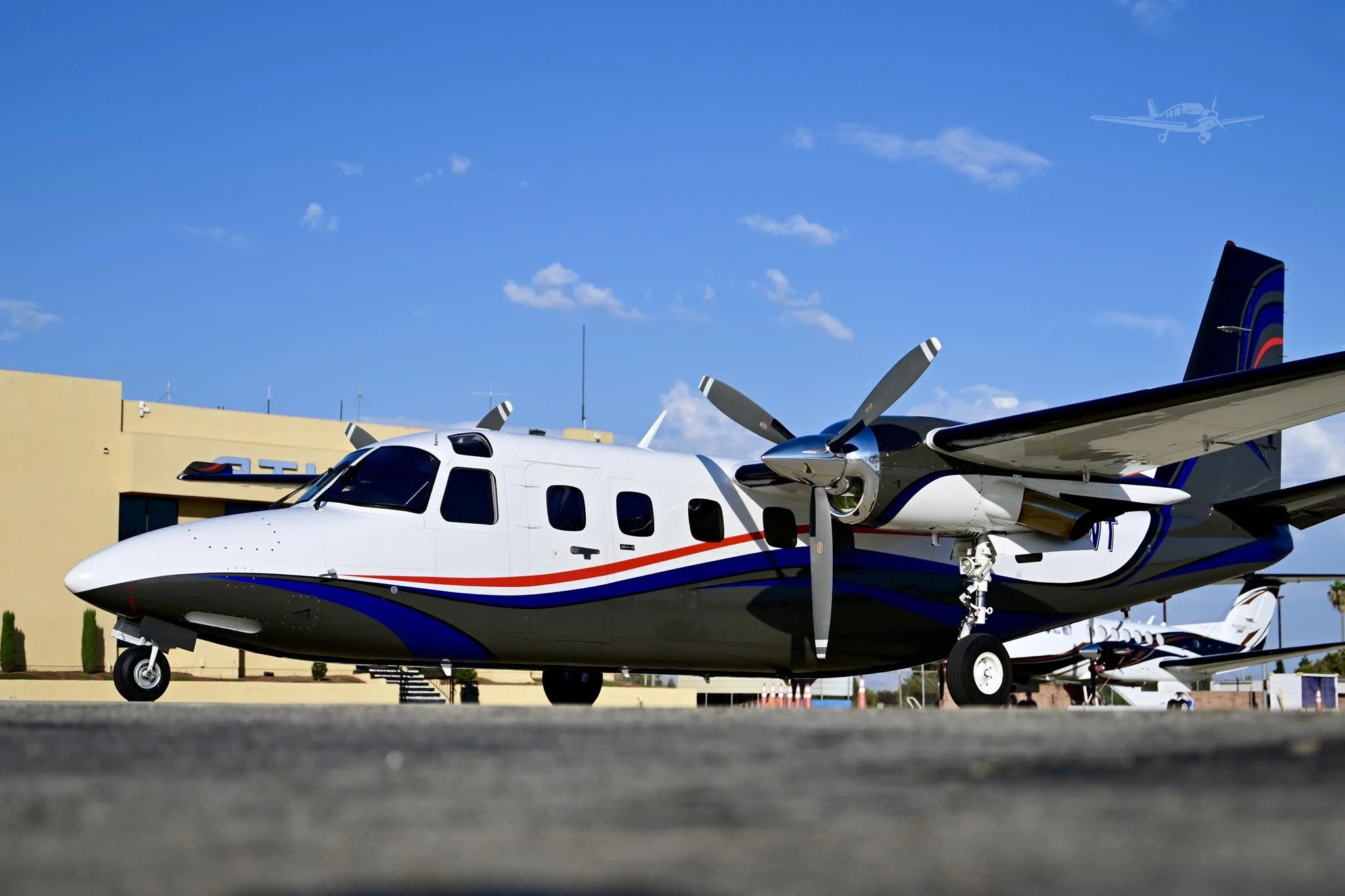 COMMANDER 900 photo 2