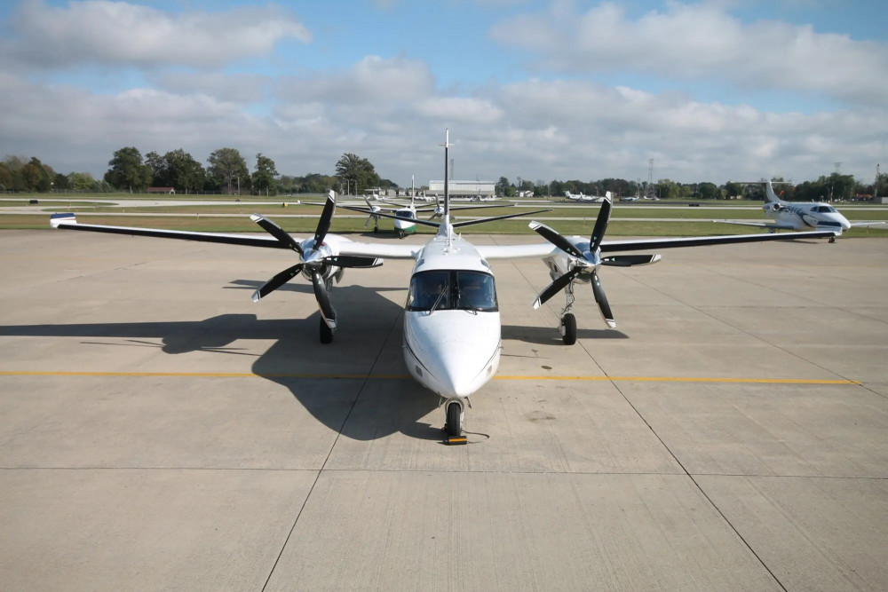 COMMANDER 690A-10 photo 2