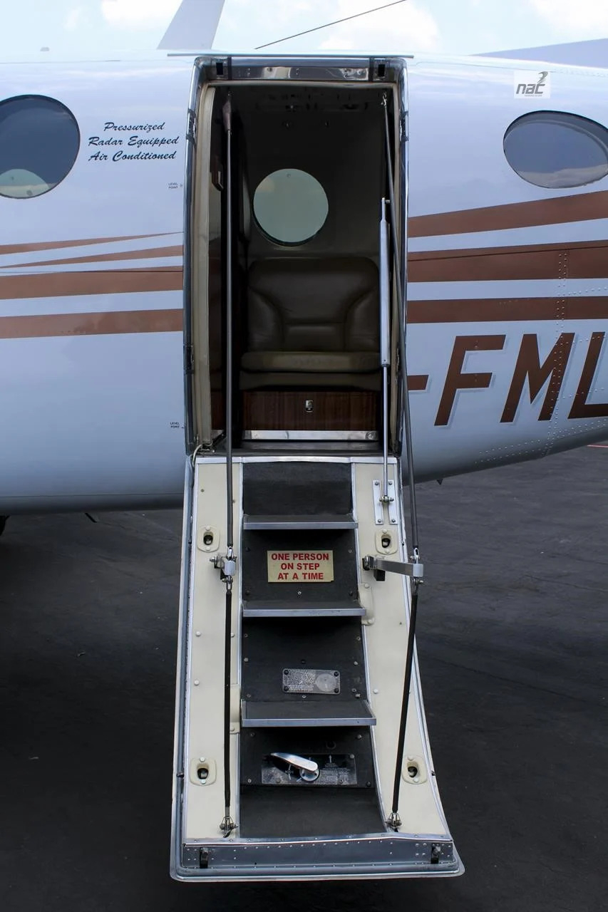 BEECHCRAFT KING AIR 350 photo 2