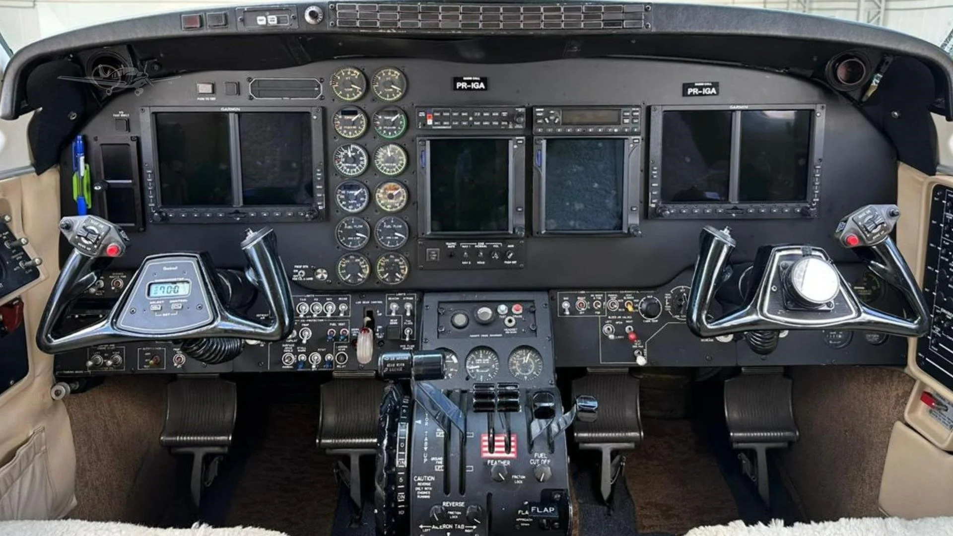 BEECHCRAFT KING AIR C90B photo 3