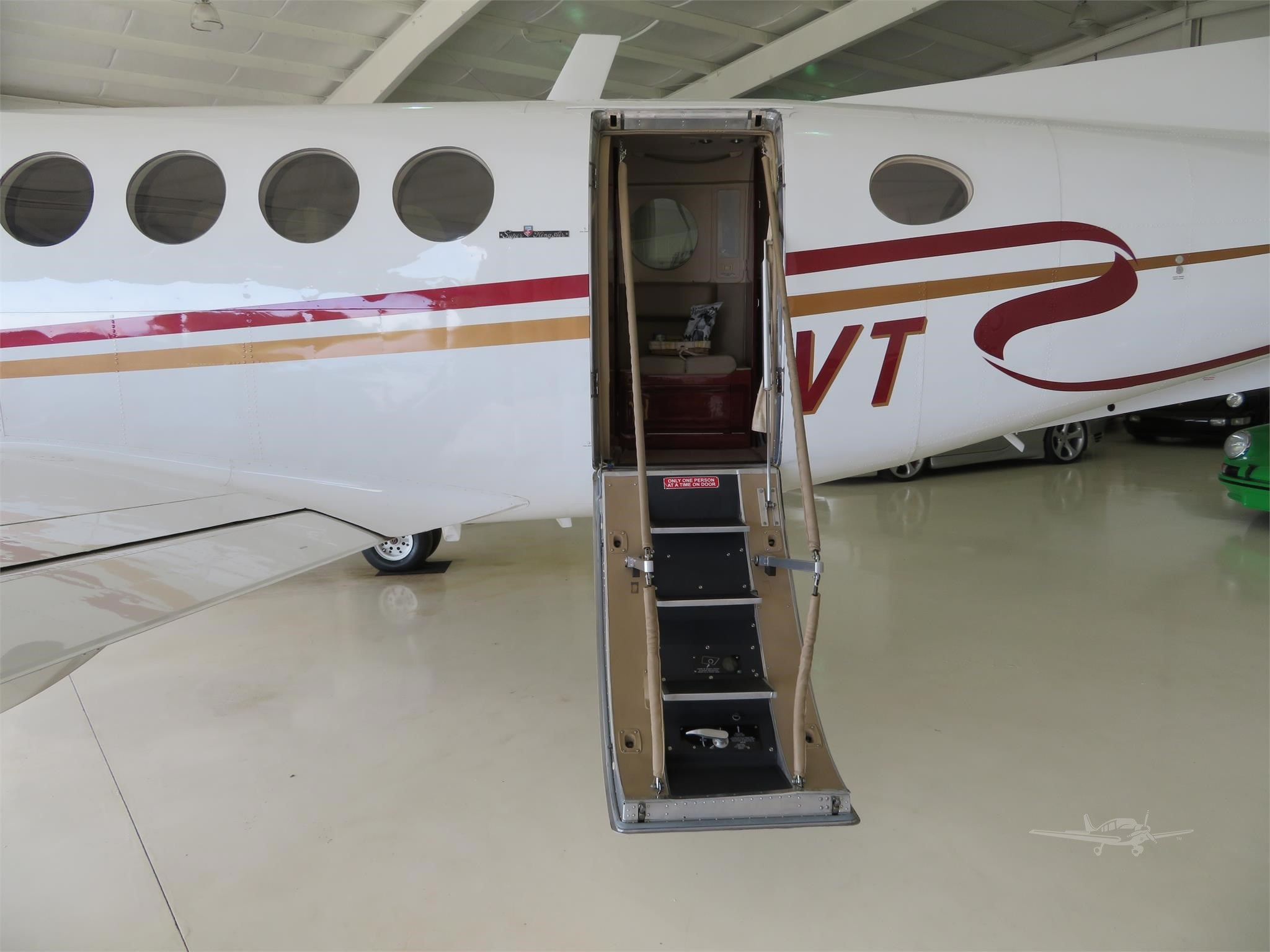 BEECHCRAFT KING AIR 200 photo 3