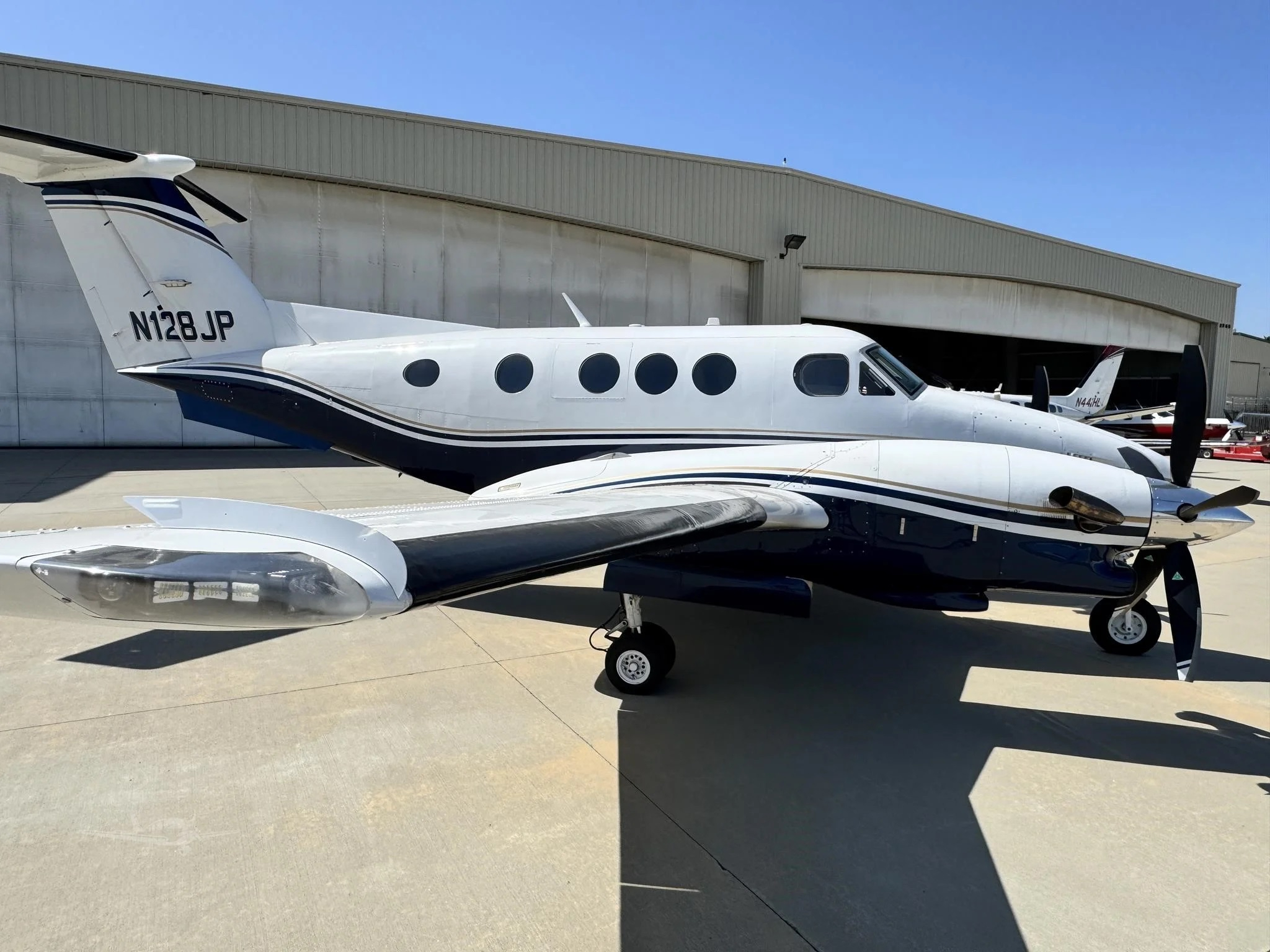 BEECHCRAFT KING AIR F90 photo 3