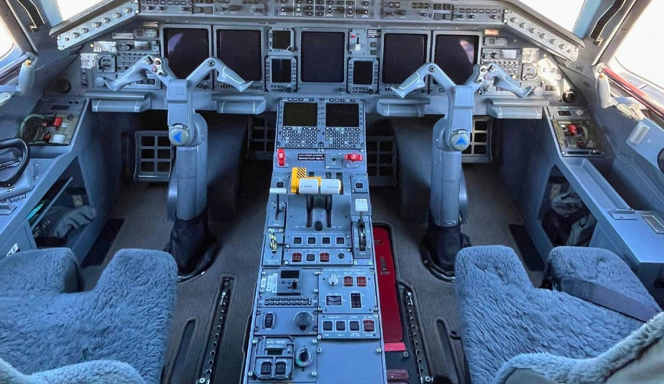 EMBRAER LEGACY 600 photo 2