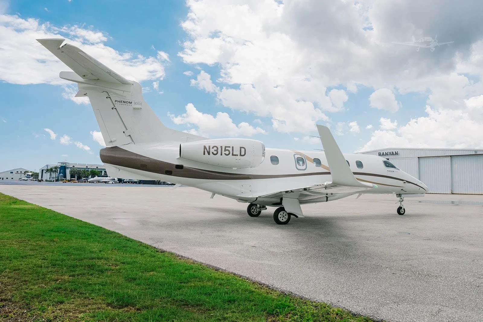 EMBRAER PHENOM 300E photo 3