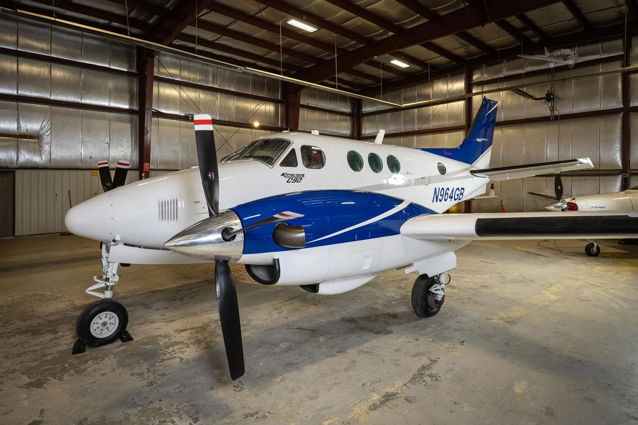 BEECHCRAFT KING AIR C90 photo 3