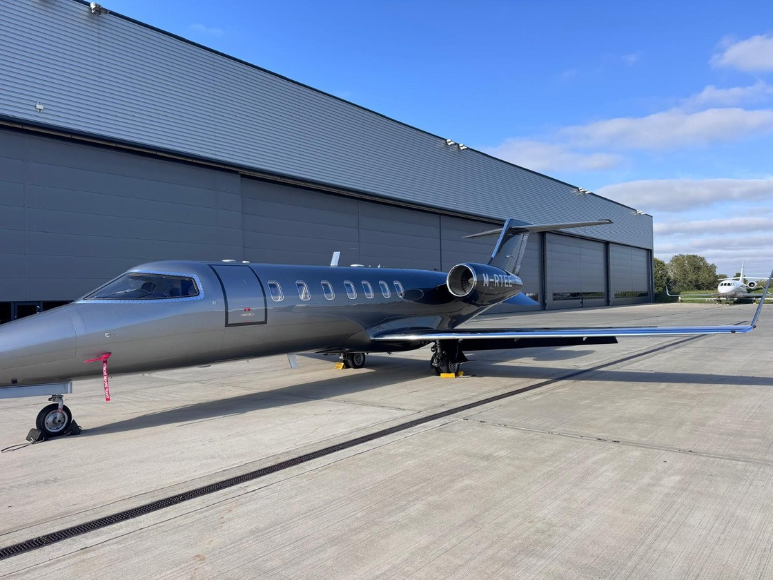 BOMBARDIER LEARJET 40XR photo 2