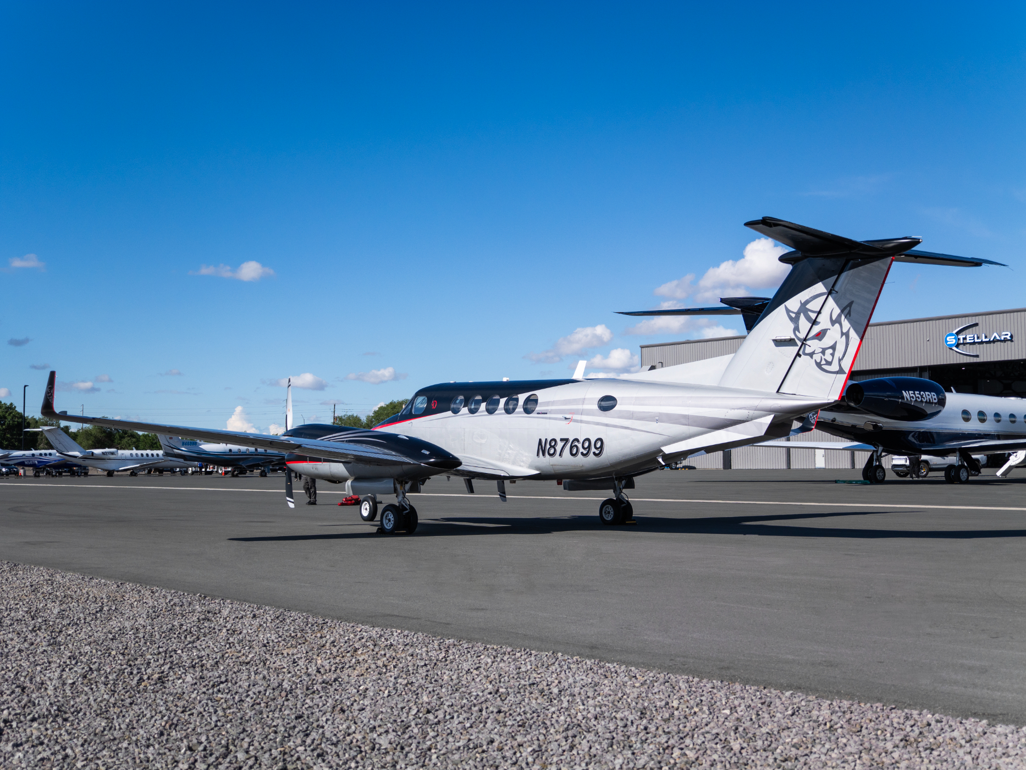 BEECHCRAFT KING AIR B200 photo 2