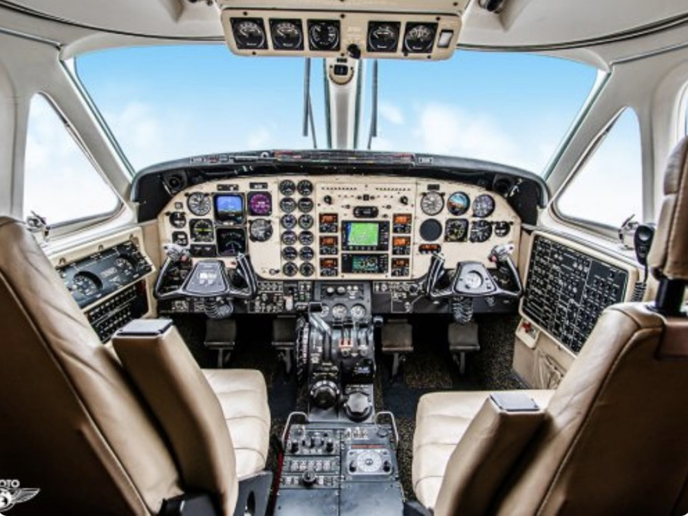 BEECHCRAFT KING AIR C90B photo 2