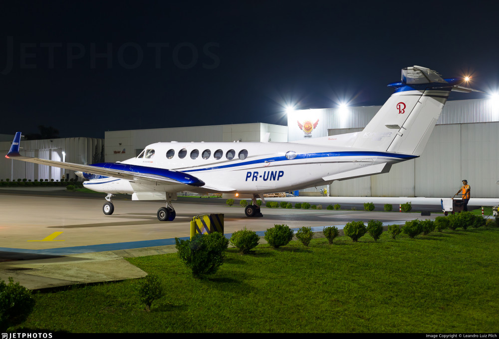 BEECHCRAFT KING AIR 350 photo 3
