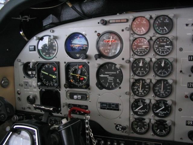 BEECHCRAFT KING AIR C90 photo 2