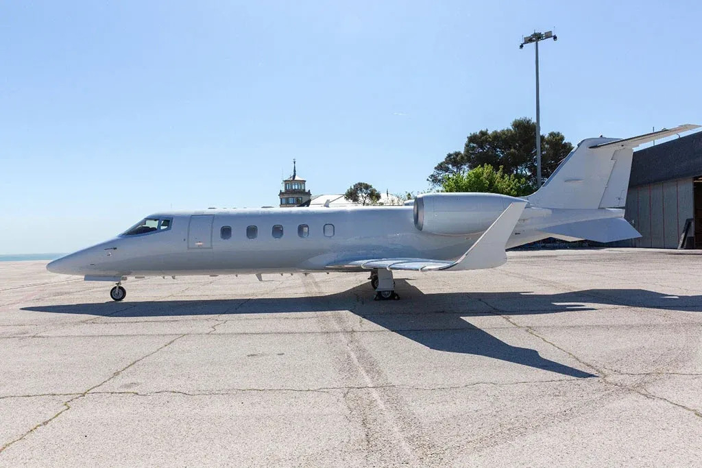 BOMBARDIER LEARJET 60 photo 2