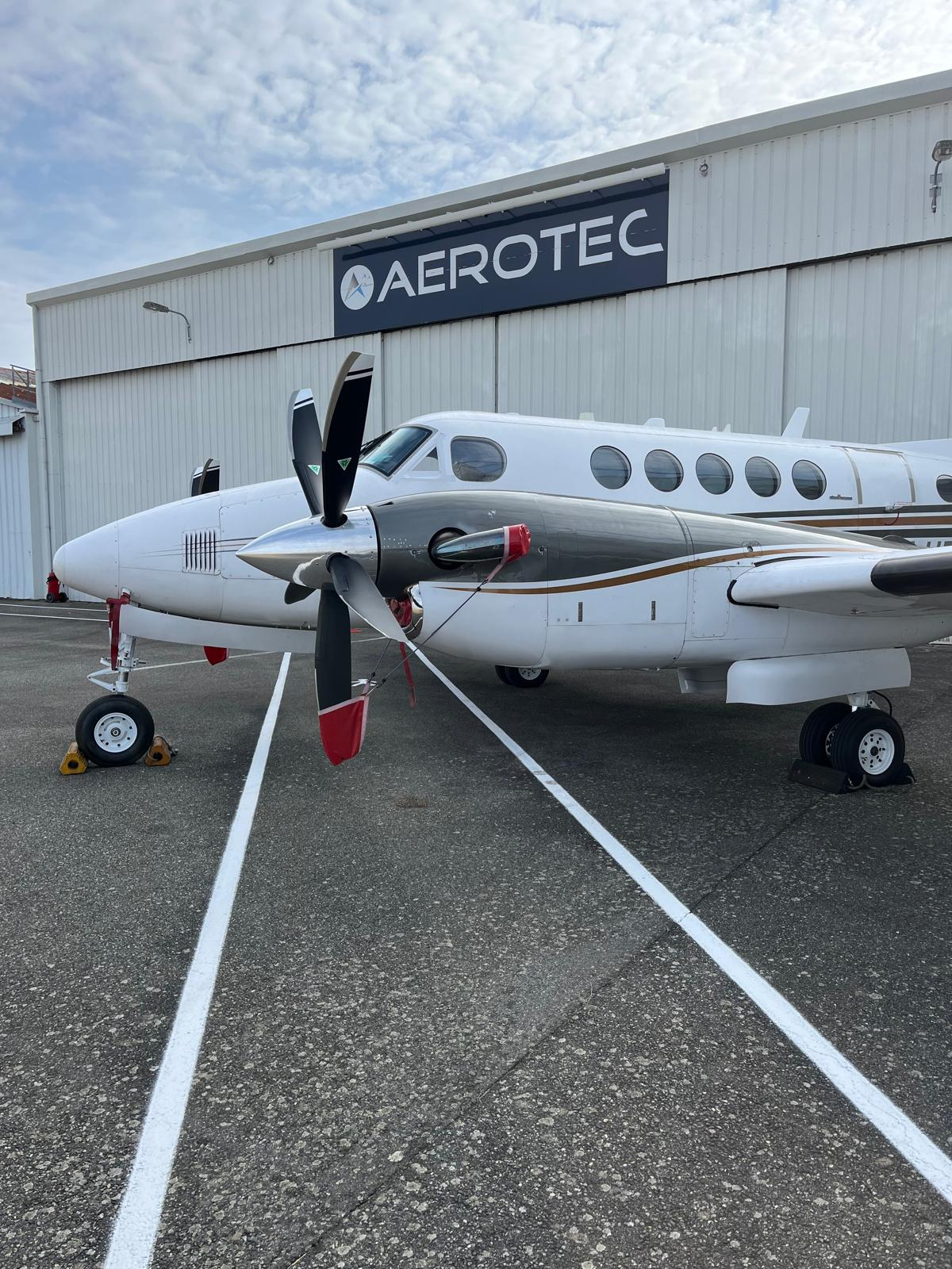 BEECHCRAFT KING AIR B200