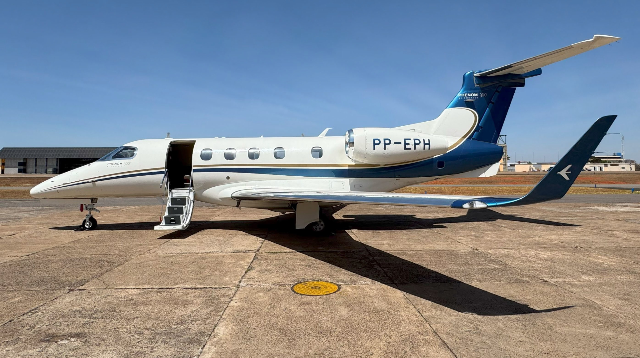 EMBRAER PHENOM 300