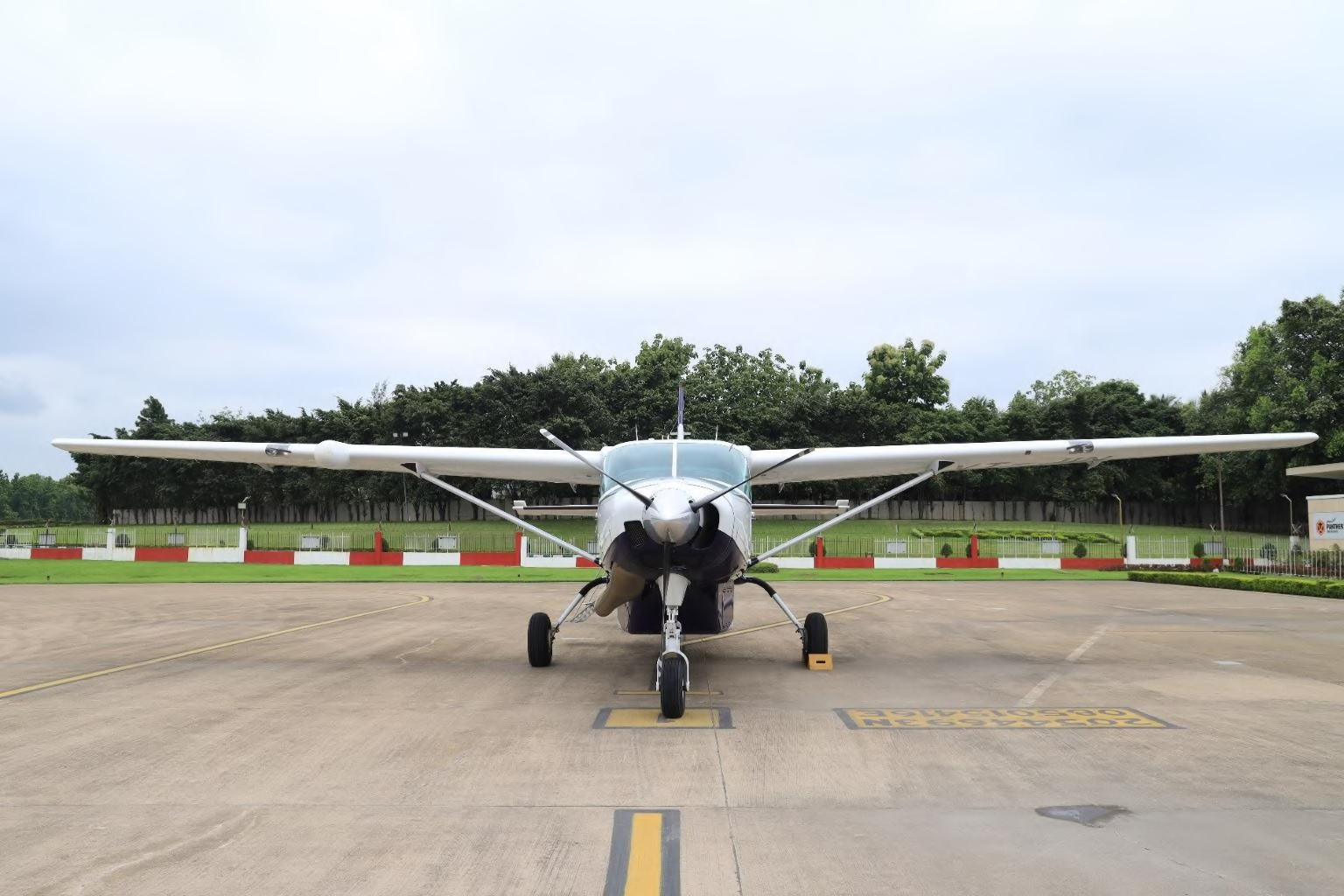CESSNA 208B GRAND CARAVAN photo 2
