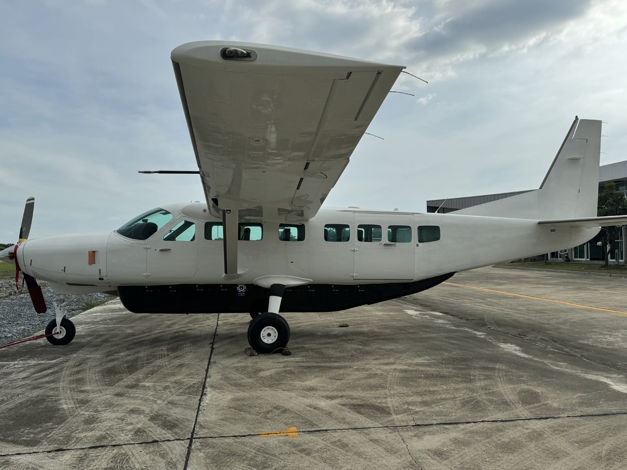 CESSNA 208B GRAND CARAVAN photo 2