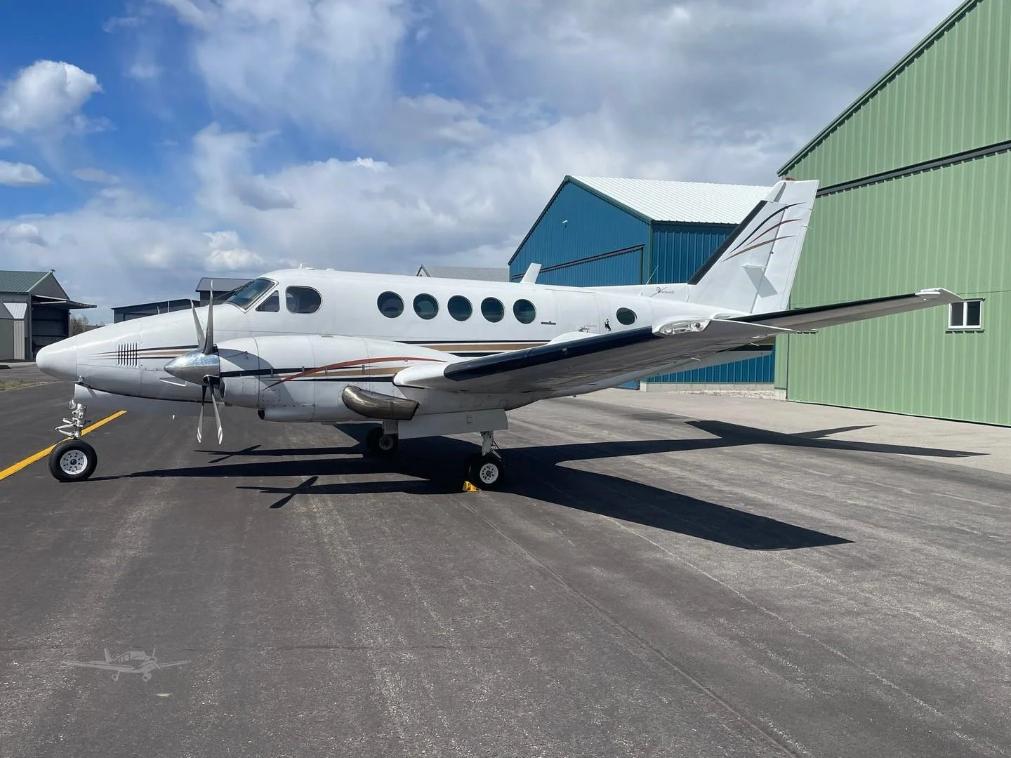 BEECHCRAFT KING AIR B100 photo 2