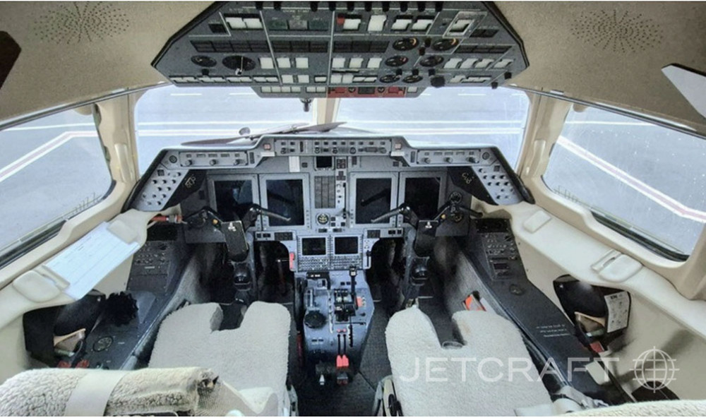 HAWKER 800XP photo 2
