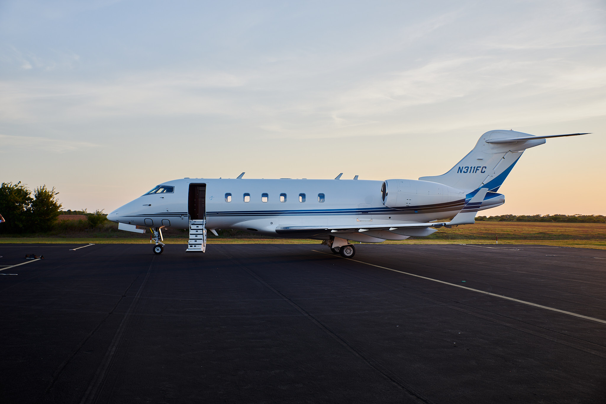 BOMBARDIER CHALLENGER 300 photo 2
