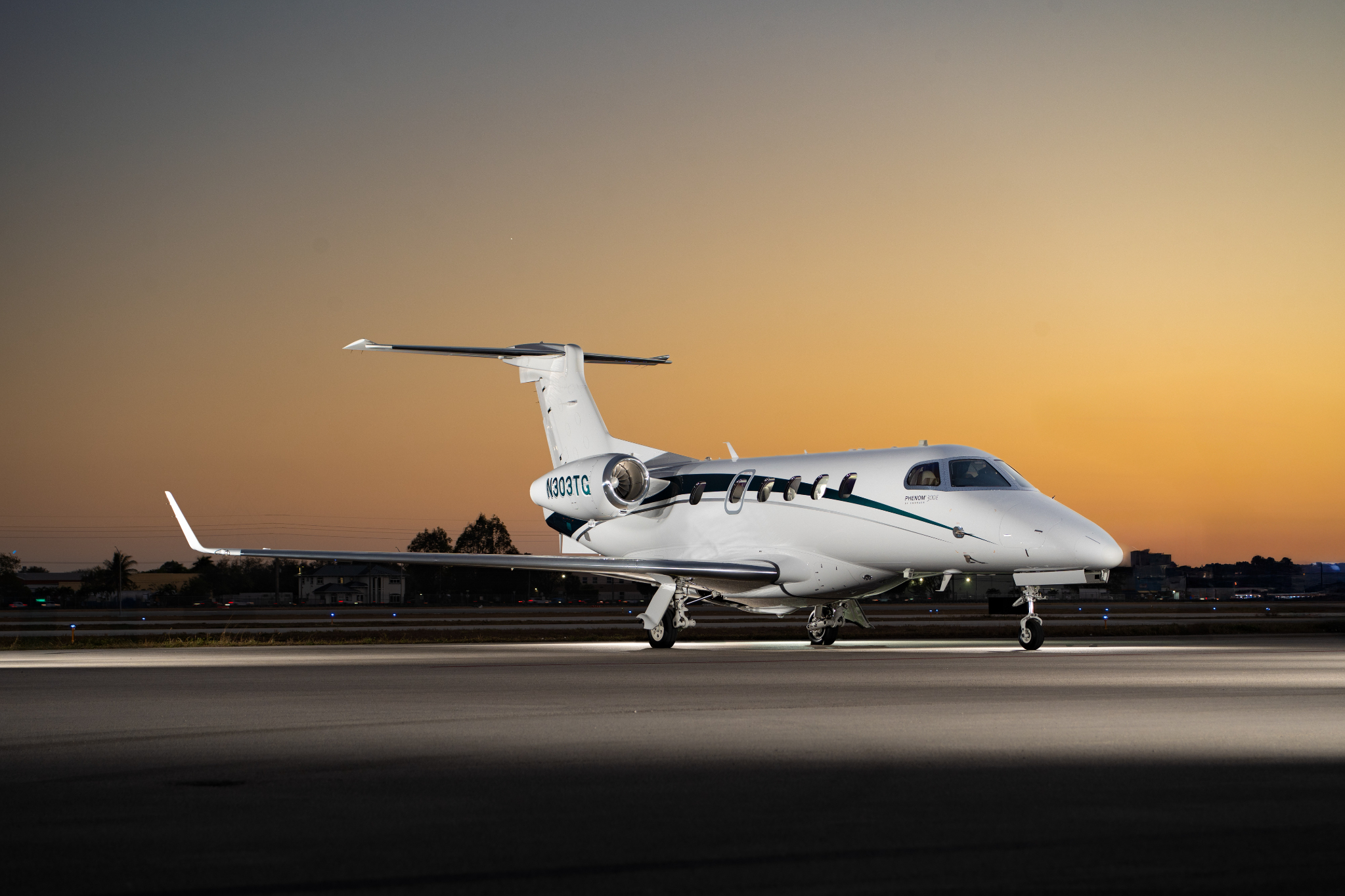 EMBRAER PHENOM 300E photo 2