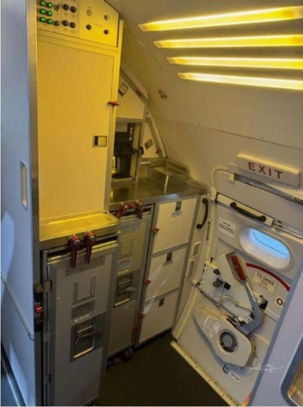 BOMBARDIER CRJ200 photo 3