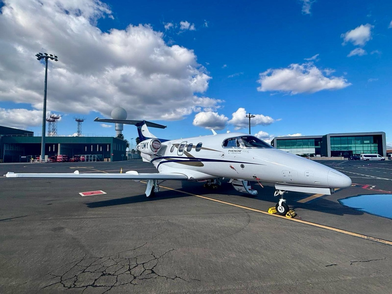EMBRAER PHENOM 100E photo 2