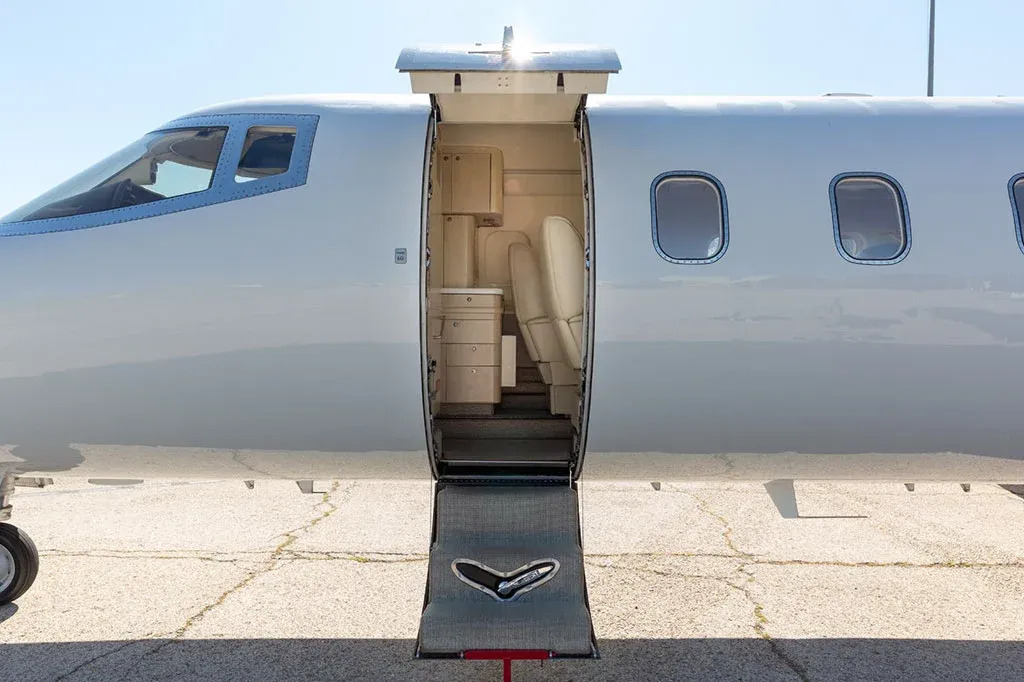 BOMBARDIER LEARJET 60 photo 3